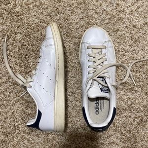 Navy Stan Smiths adidas